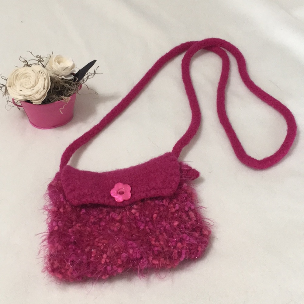 Small handmade pink knit crossbody purse EUC